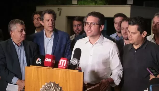 Em reunião “histórica” com Câmara e Senado, governo decide substituir laudo que aumentou IOF