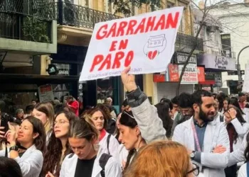 El Ministerio de salubridad anunció un aumento, pero los residentes del Garrahan lo desmienten: “No recibimos ninguna propuesta”