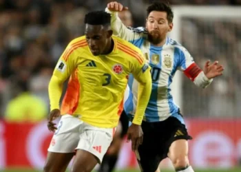 Figura de Argentina fue duro con Jhon Lucumí: ‘Vivió en el piso’