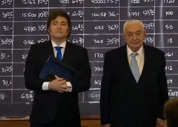 Milei en la Bolsa de Comercio: un arenga entre aplausos y gestos de aburrimiento