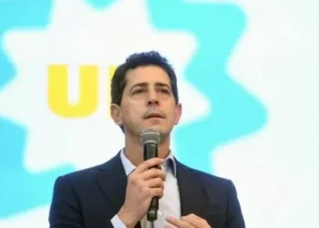 La oposición busca interrumpir en el Congreso la privatización de AySA: “El agua es un derecho”