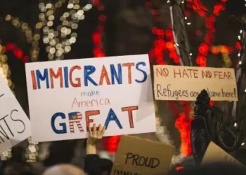 Revés para Trump: un crítico bloqueó el decreto que buscaba limitar la ciudadanía por nacimiento