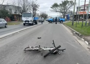 Un camión atropelló y mató a un ciclista en La esquela: el conductor se dio a la fuga