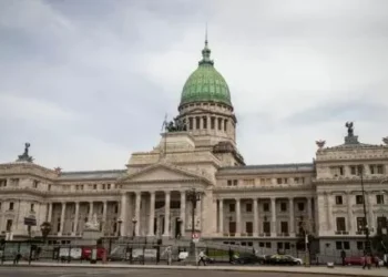 Farah: “El Gobierno está comprando tiempo, pero esta cazo a presión va a explotar”