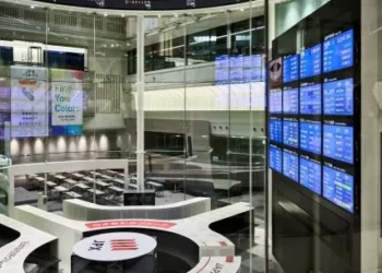 Wall Street sigue al plataforma tras los sólidos datos de confianza del consumidor en Estados Unidos