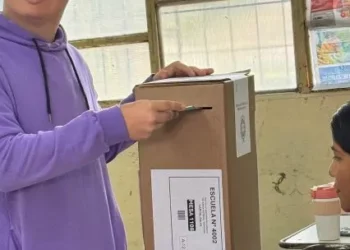 El Concejo Deliberante de Salta rechazó la dejación del concejal libertario acusado de extorsión sexual y avanza su juicio político