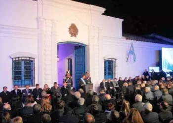 Ante un anunciado jactancia de los gobernadores, Javier Milei suspendió su viaje a Tucumán en vísperas del 9 de julio