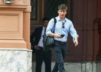 Karina Milei y los Menem afilan los colmillos y miran las “cajas” de Santiago Caputo