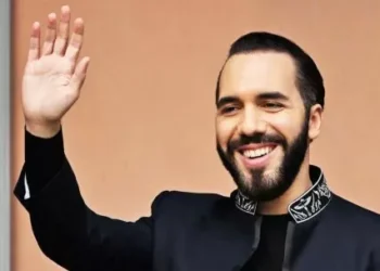 Bukele niega que la reelección indefinida sea “el fin de la democracia” y desestima ser llamado “tirano”