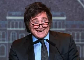 Despierta polémica una analogía sensual de Sturzenegger sobre Milei y las desregulaciones