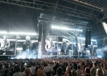 Murió un hombre en un actuación de Oasis en Wembley: el pésame de los Gallagher y una paseo que continúa a pesar de la tragedia