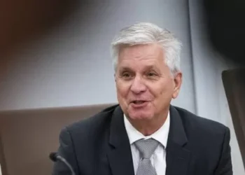 Waller de la Fed ve superficie para bajar tasas y anticipa más recortes hasta 2026