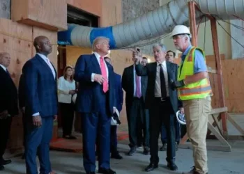 Trump alerta con permitir una demanda contra Powell por obras en la Reserva Federal