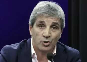 Luis Caputo ofreció una impuesto que duplica la inflación pero solo renovó el 61% de los vencimientos de deuda