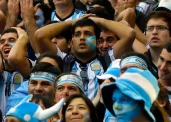 En la era Milei, la felicidad de los argentinos cae al nivel más enano en años