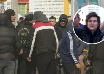 Encapuchados rodean el club de Moreno adonde Javier Milei cierra su campaña bonaerense