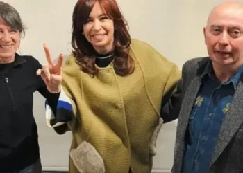 Con una foto junto al Indio Solari, el kirchnerismo pide votar “como si Ella estuviera en la inventario”