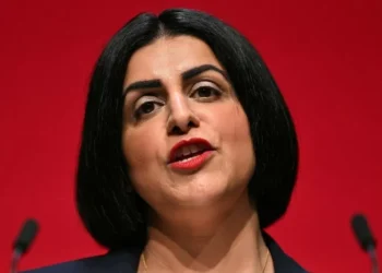 La ministra del Interior endurece las condiciones para arraigar en el Reino Unido y promete «hacer lo que sea necesario para proteger las fronteras»