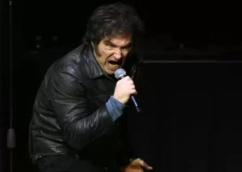 Milei protagonizó un show musical para presentar su nuevo libro “La construcción del prodigio”