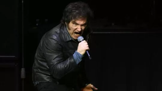 Milei protagonizó un show musical para presentar su nuevo libro “La construcción del prodigio”