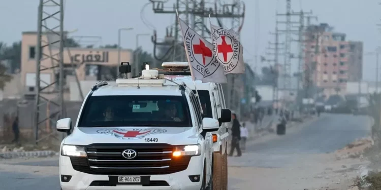 Hamás reanuda la ofrenda de cuerpos de rehenes tras los bombardeos de Israel