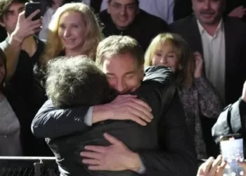 Del aplauso con Santilli a la “banda presidencial”: el show de Milei en fotos