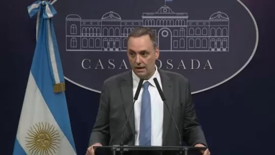 Tras la reunión de Javier Milei con 20 gobernadores, Manuel Adorni ratificó la aplicación de una reforma laboral, impositiva y galera