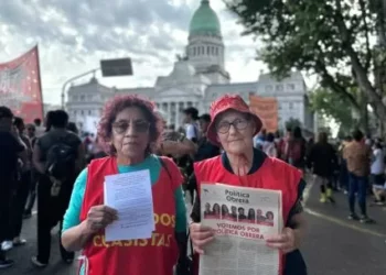 “Tenemos que unir todas las luchas”: la voz de una jubilada que ¡adiós! cada miércoles frente al Congreso