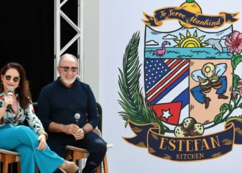 Emilio Estefan recibe el distinción como Productor del siglo en la Semana de la Música Latina de Billboard