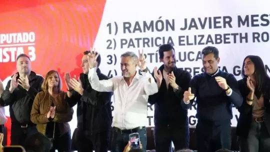 Cierre de campaña: euforia de Mestre “de que entra” para arengar a la tropa de la UCR, con miras al domingo electoral