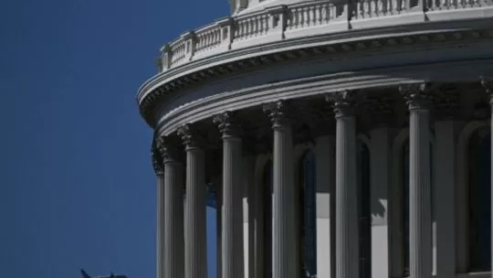 Debate en el Senado de EE.UU.: republicanos buscan aprovechar cierre para limitar gastos y reducir empleados federales