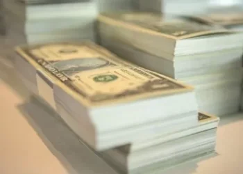 A cuánto cerró el dólar blue presente este lunes 6 de octubre