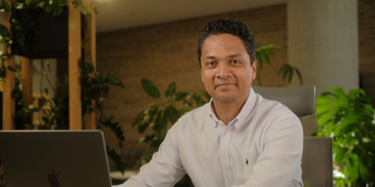 Dragones, fénix y forjas míticas en SOFA: David Vélez Gómez presenta su portafolio ‘La Fuerza Imparable’