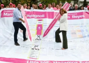 La Coalición Cívica finalizó su campaña porteña exigiendo “causar al Congreso a legisladores que tengan las manos limpias”
