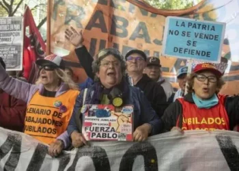 Hubo incidentes en otra partida de jubilados frente al Congreso, con represión y gas pimienta