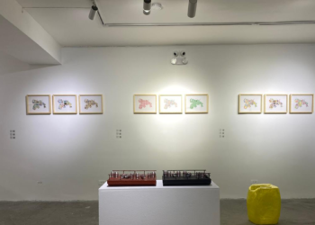 Ecos de correspondencia, la exposición que transforma monedas y billetes en catequesis prima para el arte