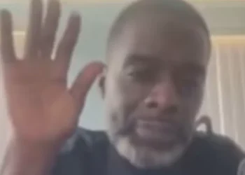 Un policía de Detroit comparece sin pantalones en pincho audiencia virtual: «¿Lleva pantalones, agente?»