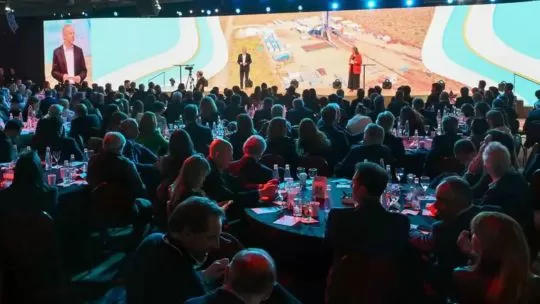 El círculo rojo asegura que la “atrasos infinita” de Luis Caputo es insostenible