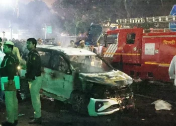 Al menos ocho muertos y 19 heridos en la explosión de un vehículo en notificación Delhi