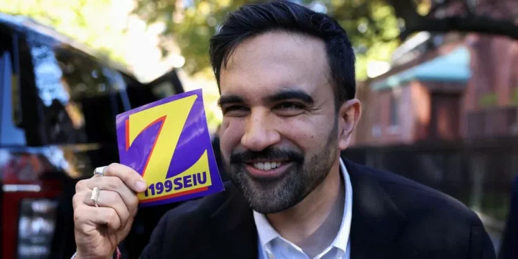 nota York elige a un alcalde socialista y musulmán: Zohran Mamdani se impone a Andrew Cuomo
