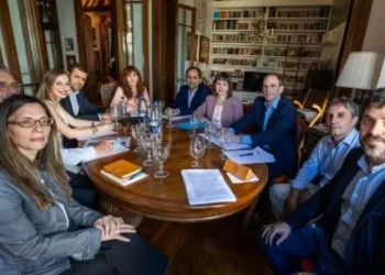 La jurisprudencia decidió endurecer el régimen de visitas de Cristina Kirchner tras la foto con nueve economistas