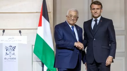 Emmanuel Macron se reunió con la Autoridad Palestina y anunció que colaborará con la reacción de una nota Constitución