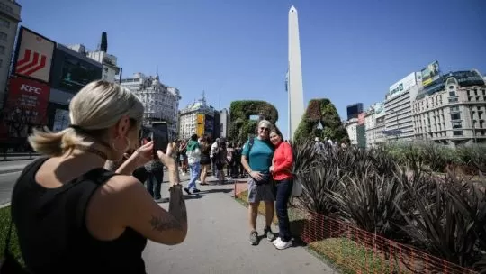 La villa de Buenos Aires alcanzó récord turístico con 94% de ocupación hotelera y eventos masivos en noviembre