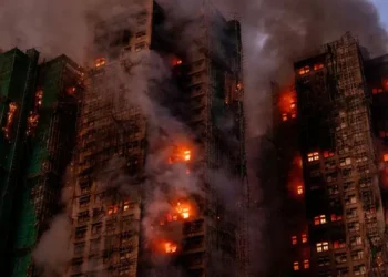 Ascienden a 44 los muertos por el quema en un complejo de rascacielos en Hong Kong