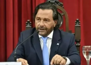 Gustavo Sáenz le pidió a Manuel Adorni que tenga “poder de decisión” como jefe de ministerio