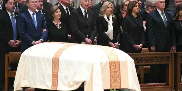 Republicanos y demócratas se unen en el funeral de Dick Cheney, al que Trump no fue turista