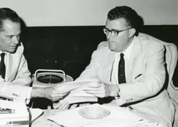 W. Tapley Bennett: Balance al Triunvirato