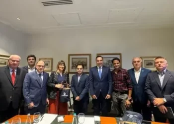 Gustavo Valdés en la India: exploración negocios madereros con MK Pine Wood y avanza con el gigante Allana Group