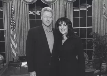 La primera reunión entre Monica Lewinsky y Bill Clinton en la alojamiento Blanca, el escándalo más recordado de los 90