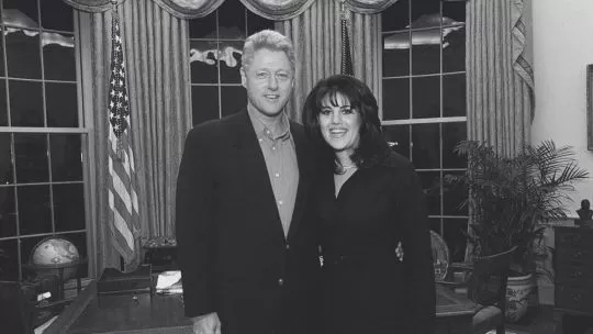 La primera reunión entre Monica Lewinsky y Bill Clinton en la alojamiento Blanca, el escándalo más recordado de los 90